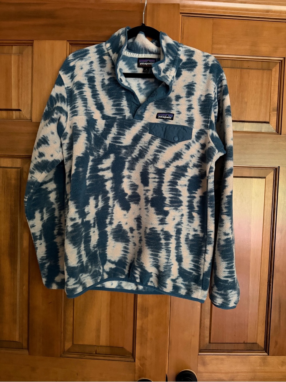 Patagonia Blue and Cream Tie-Dye Snap Pullover Fleece